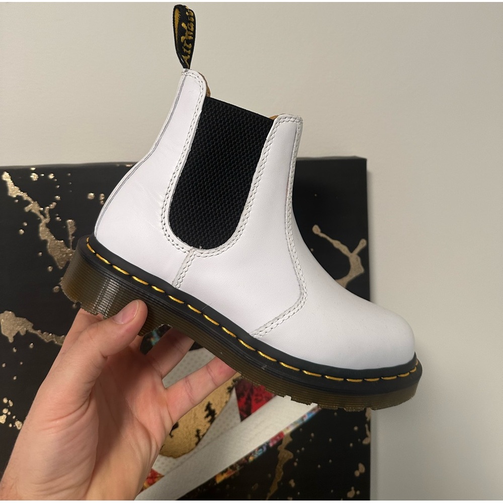 Dr. Martens 2976 Chelsea Boot - Women's us 5